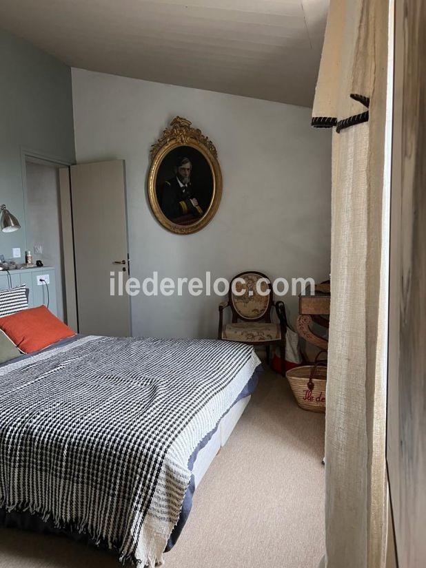 Photo 12 : CHAMBRE d'une maison située à Les Portes-en-Ré, île de Ré.