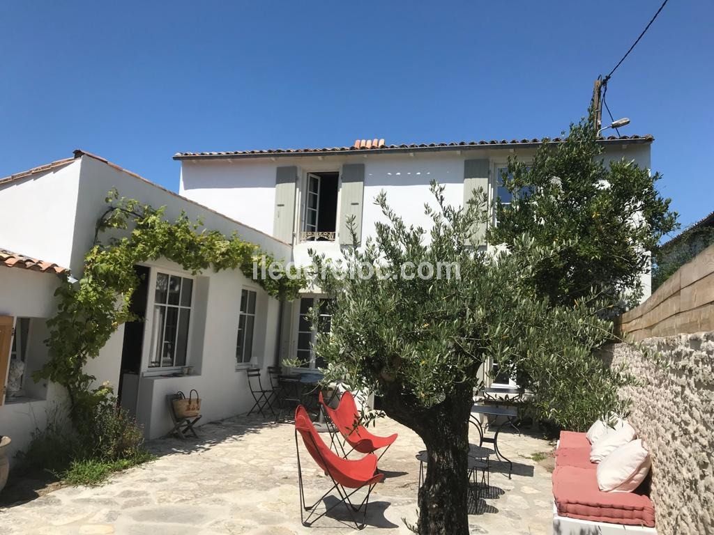 Photo 1 : EXTERIEUR d'une maison située à Les Portes-en-Ré, île de Ré.