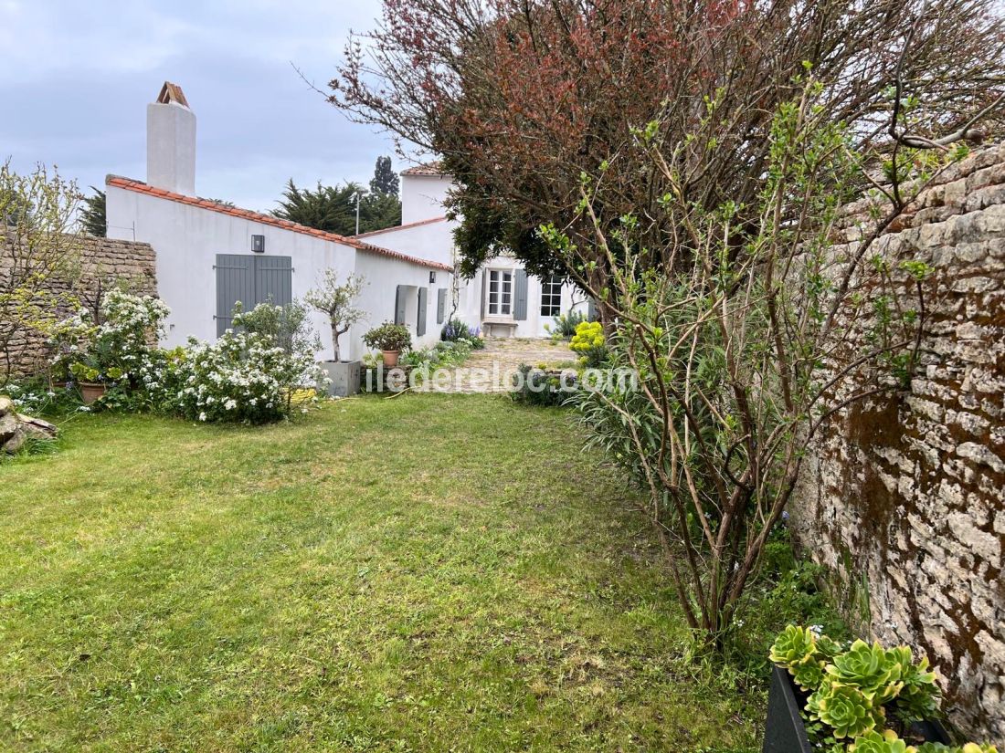 Photo 5 : EXTERIEUR d'une maison située à Les Portes-en-Ré, île de Ré.