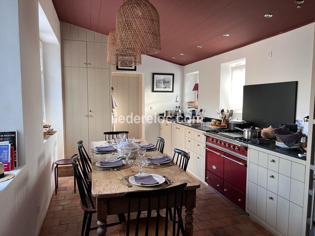 Photo 9 : CUISINE d'une maison située à Les Portes-en-Ré, île de Ré.