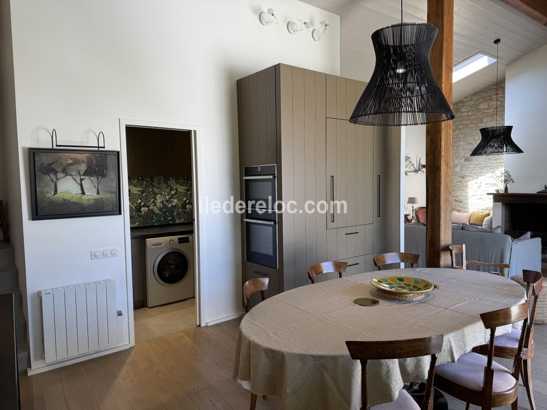 Photo 19 : CUISINE d'une maison située à Ars en Ré, île de Ré.