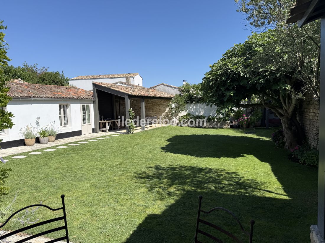 Photo 5 : JARDIN d'une maison située à Ars en Ré, île de Ré.