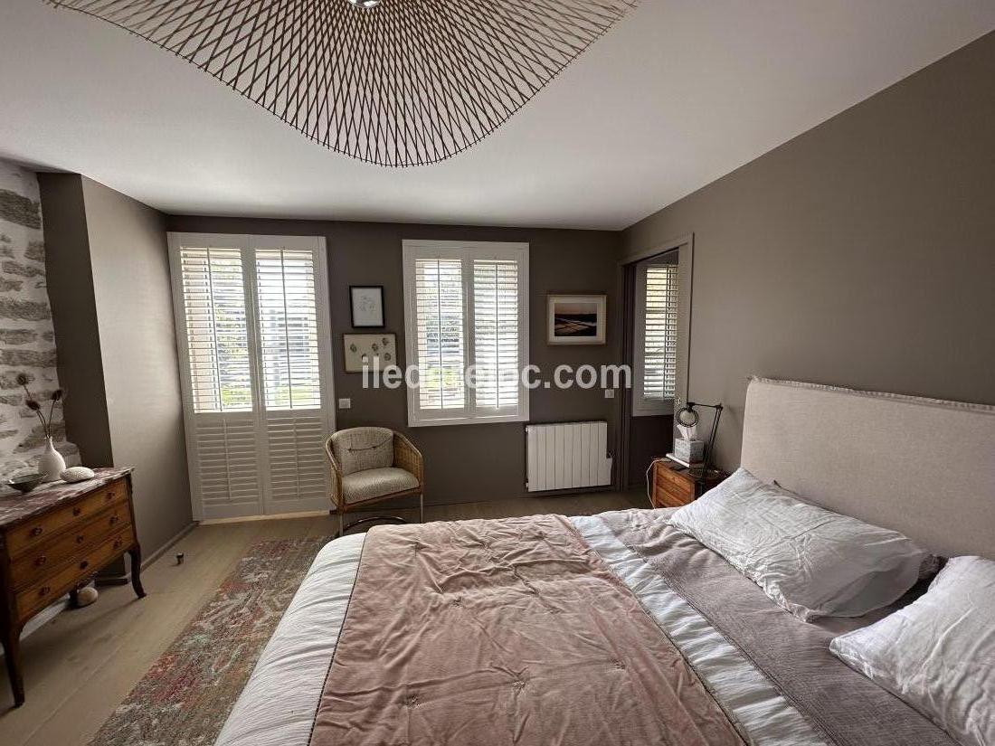 Photo 44 : CHAMBRE d'une maison située à Ars en Ré, île de Ré.