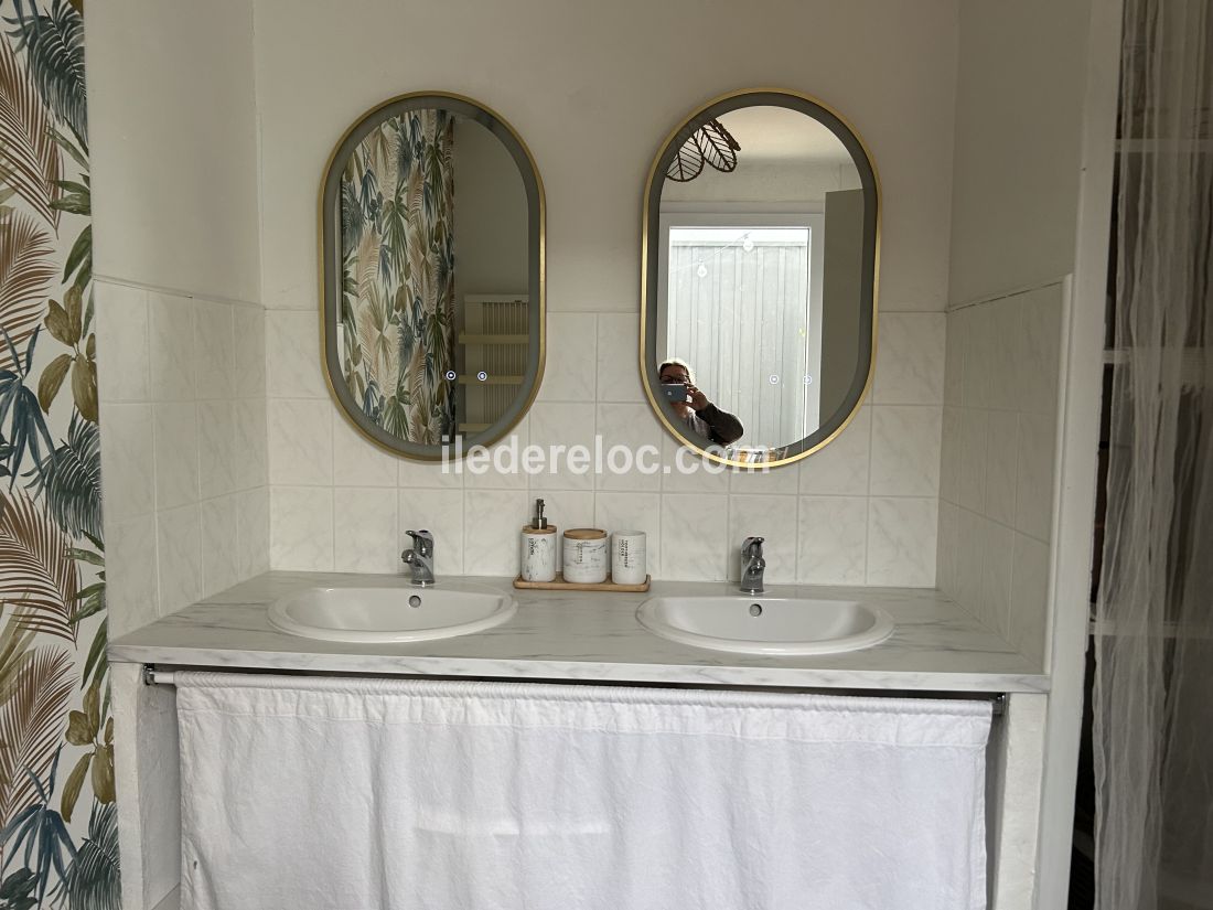 Photo 12 : SALLEDEBAIN d'une maison située à Les Portes-en-Ré, île de Ré.