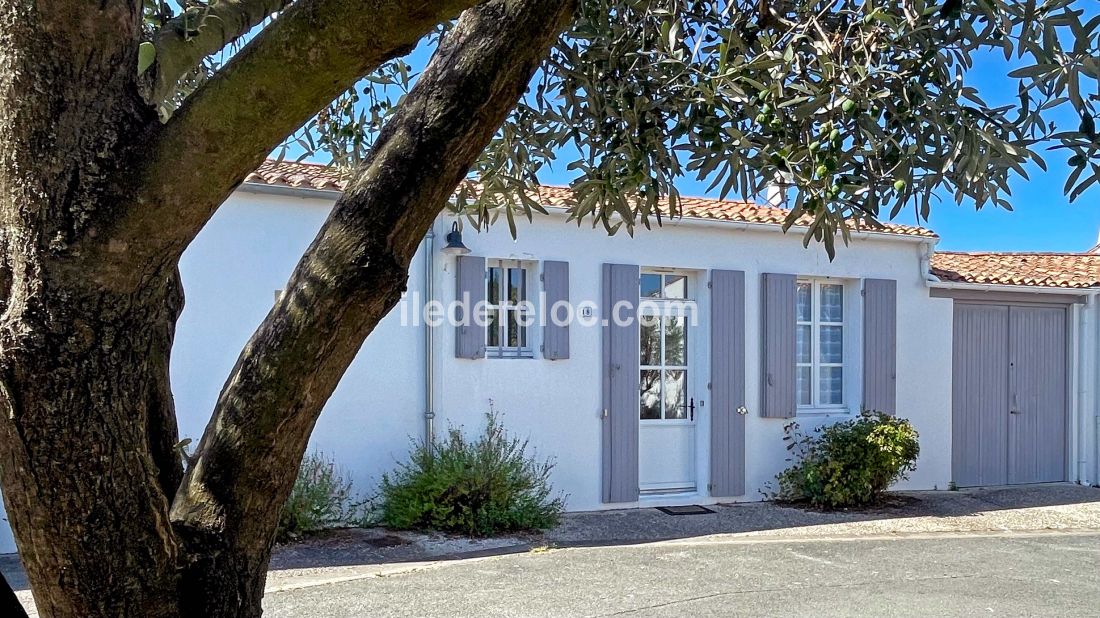 Photo 2 : EXTERIEUR d'une maison située à La Flotte-en-Ré, île de Ré.