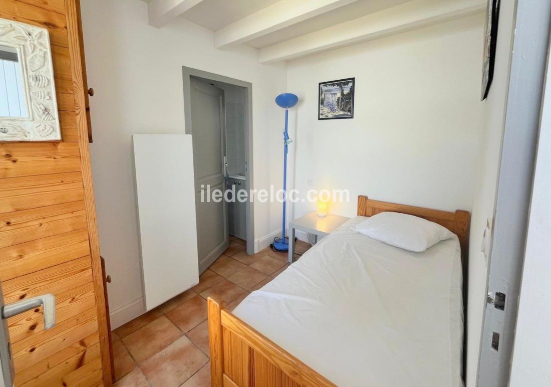 Photo 19 : CHAMBRE d'une maison située à La Flotte-en-Ré, île de Ré.