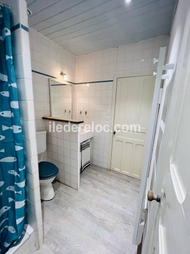 Photo 13 : SALLEDEBAIN d'une maison située à La Couarde-sur-mer, île de Ré.