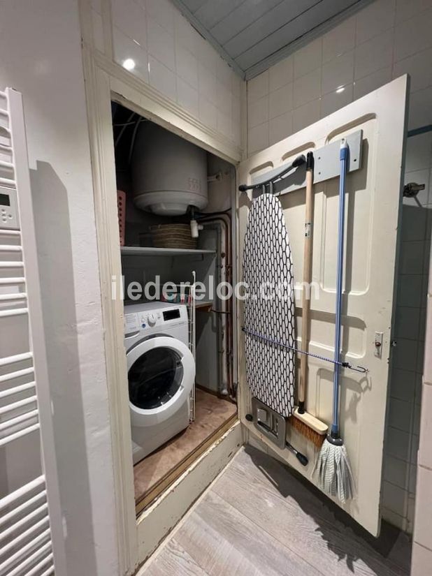 Photo 14 : SALLEDEBAIN d'une maison située à La Couarde-sur-mer, île de Ré.