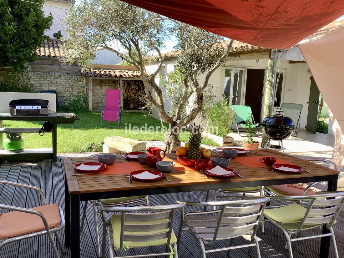 Photo 2 : TERRASSE d'une maison située à Sainte-Marie-de-Ré, île de Ré.