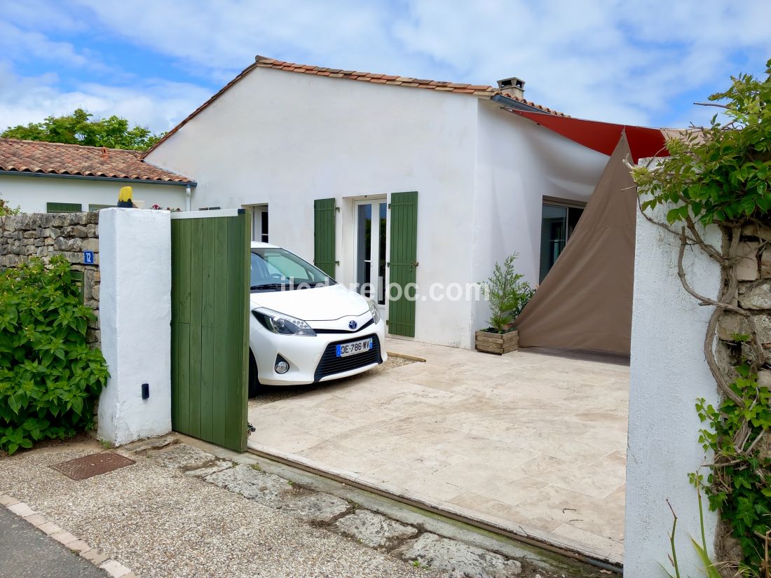 Photo 38 : ENTREE d'une maison située à Sainte-Marie-de-Ré, île de Ré.