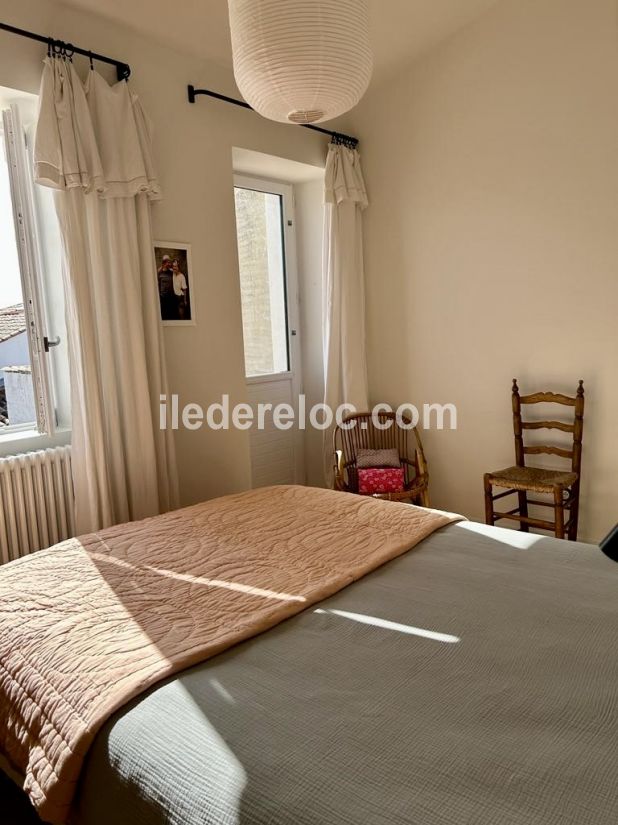 Photo 40 : CHAMBRE d'une maison située à La Couarde-sur-mer, île de Ré.