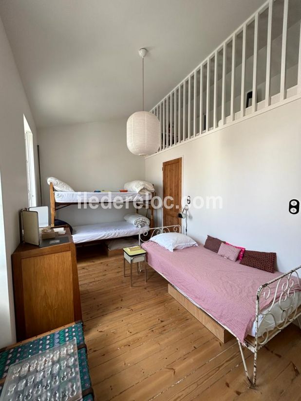 Photo 45 : CHAMBRE d'une maison située à La Couarde-sur-mer, île de Ré.