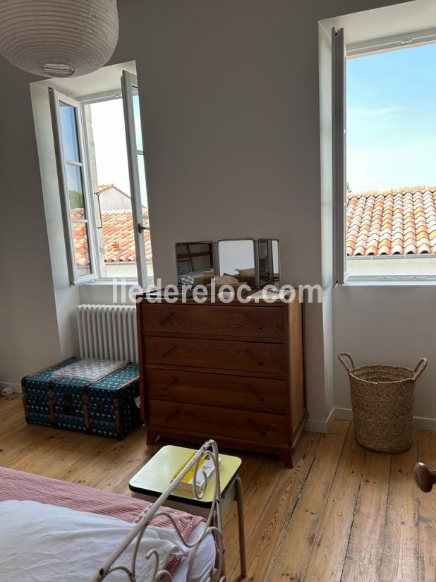 Photo 44 : CHAMBRE d'une maison située à La Couarde-sur-mer, île de Ré.