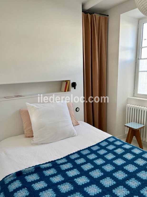 Photo 34 : CHAMBRE d'une maison située à La Couarde-sur-mer, île de Ré.