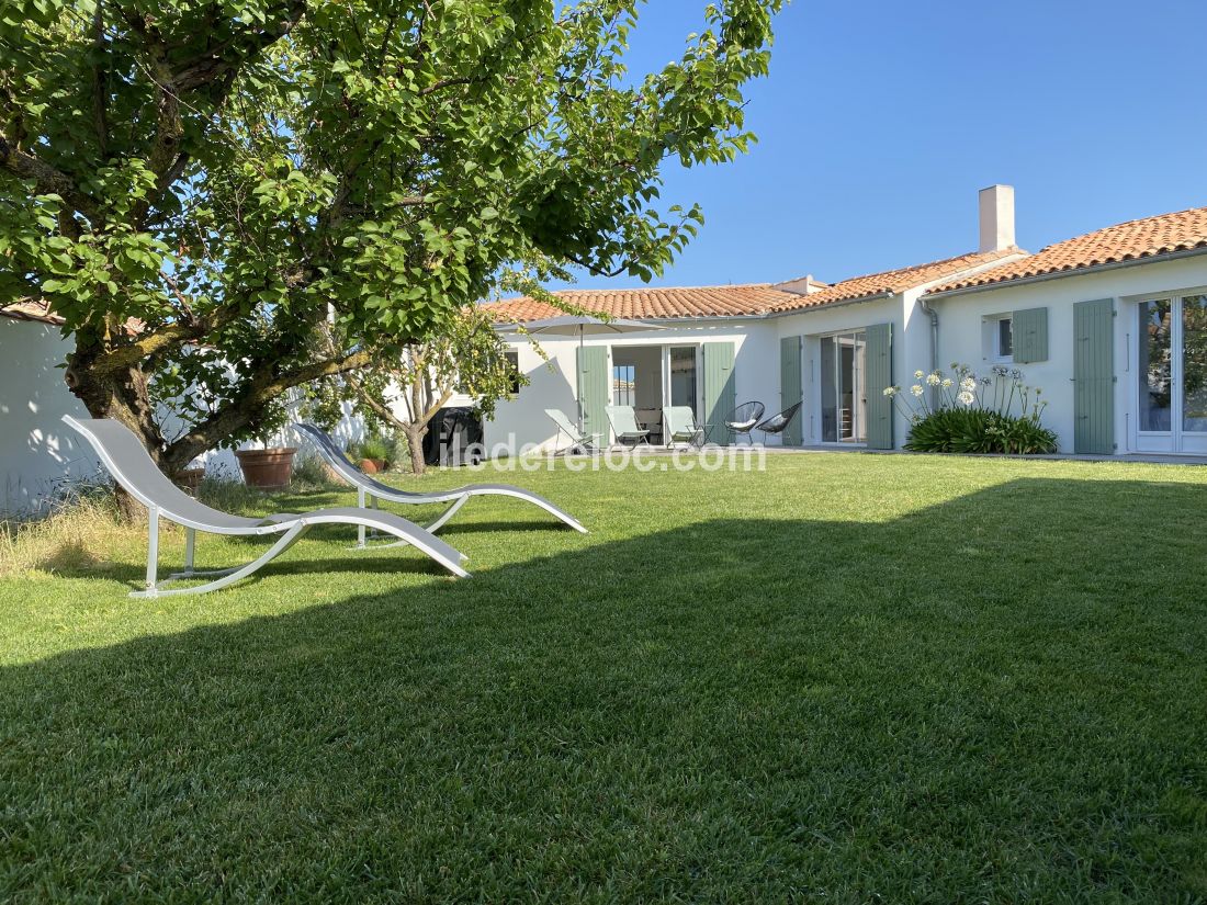 Photo 3 : JARDIN d'une maison située à Le Bois-Plage-en-Ré, île de Ré.