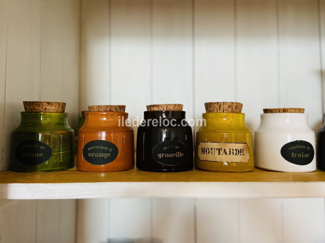 Photo 4 : CUISINE d'une maison située à La Couarde-sur-mer, île de Ré.