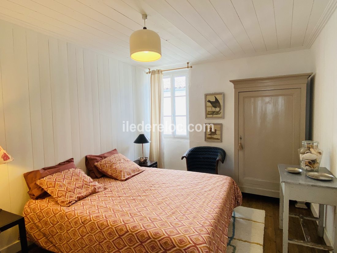 Photo 31 : CHAMBRE d'une maison située à La Couarde-sur-mer, île de Ré.