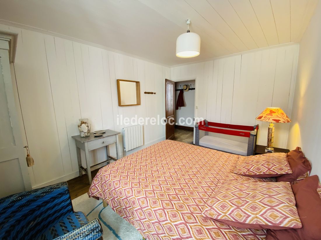 Photo 33 : CHAMBRE d'une maison située à La Couarde-sur-mer, île de Ré.