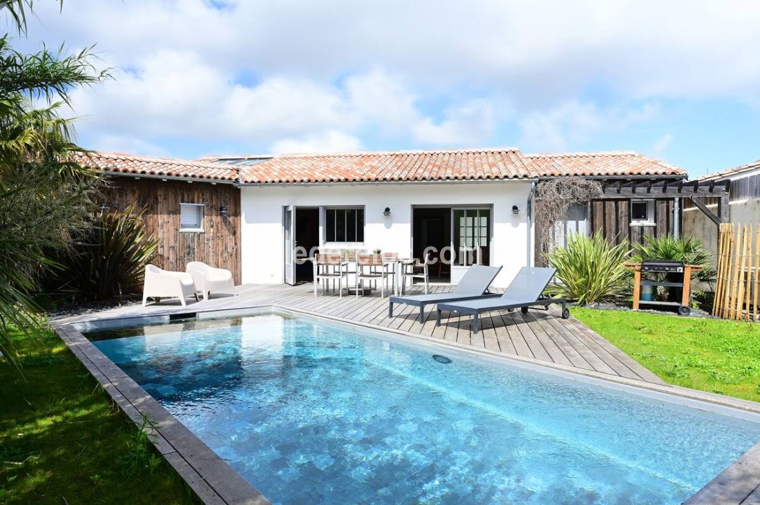 Photo 1 : PISCINE d'une maison située à Sainte-Marie-de-Ré, île de Ré.