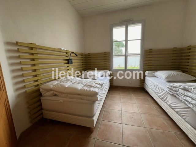 Photo 12 : CHAMBRE d'une maison située à Le Bois-Plage-en-Ré, île de Ré.