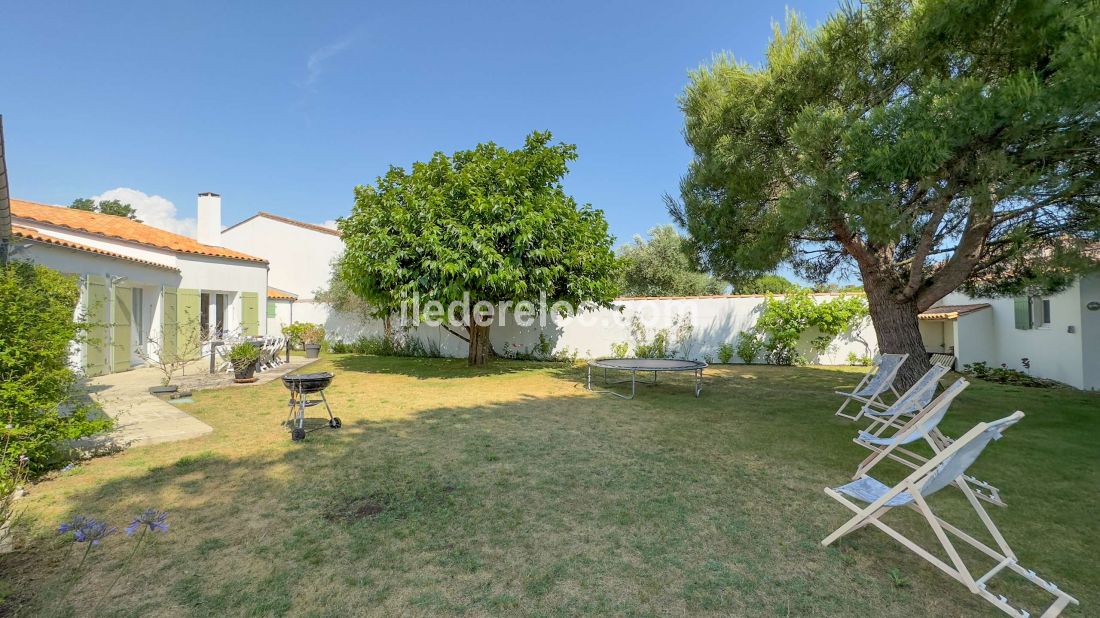 Photo 17 : JARDIN d'une maison située à La Couarde-sur-mer, île de Ré.