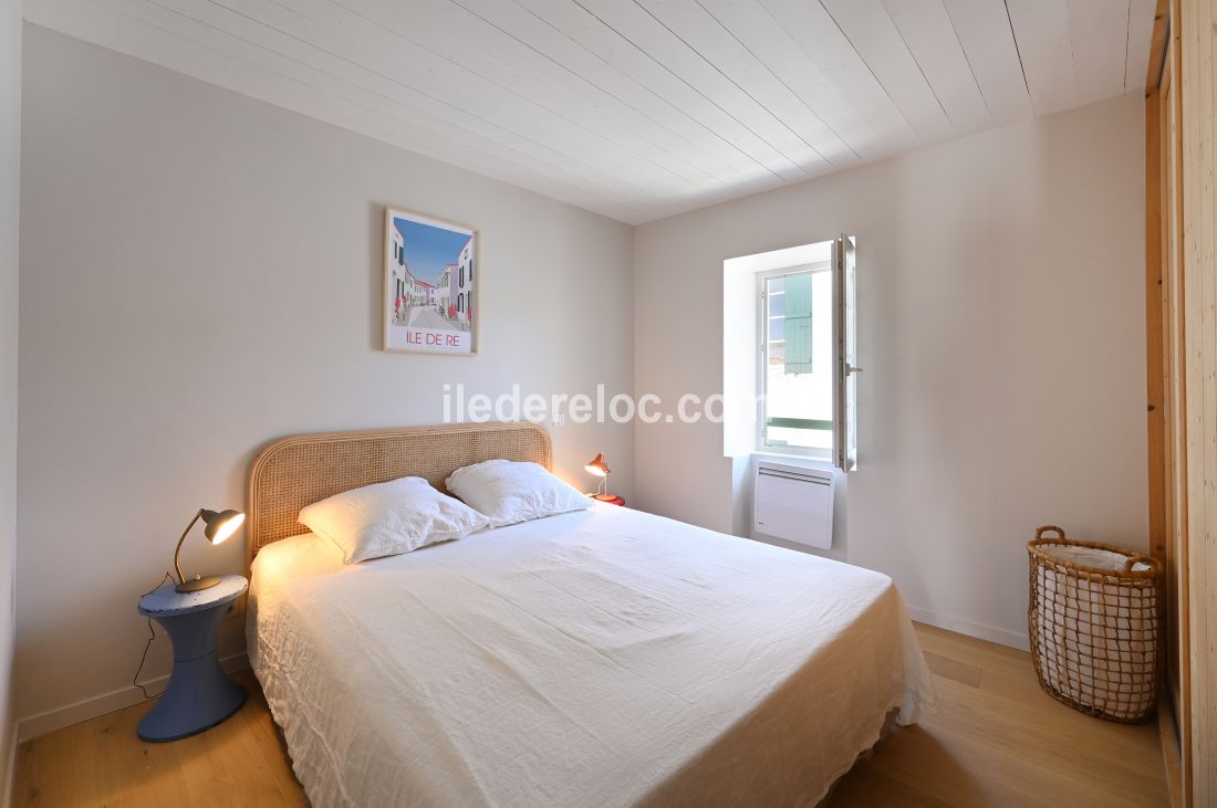 Photo 14 : CHAMBRE d'une maison située à La Couarde-sur-mer, île de Ré.