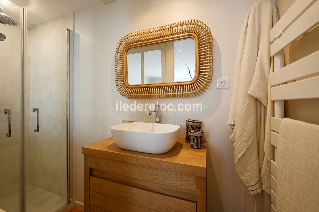 Photo 13 : SALLEDEBAIN d'une maison située à La Couarde-sur-mer, île de Ré.