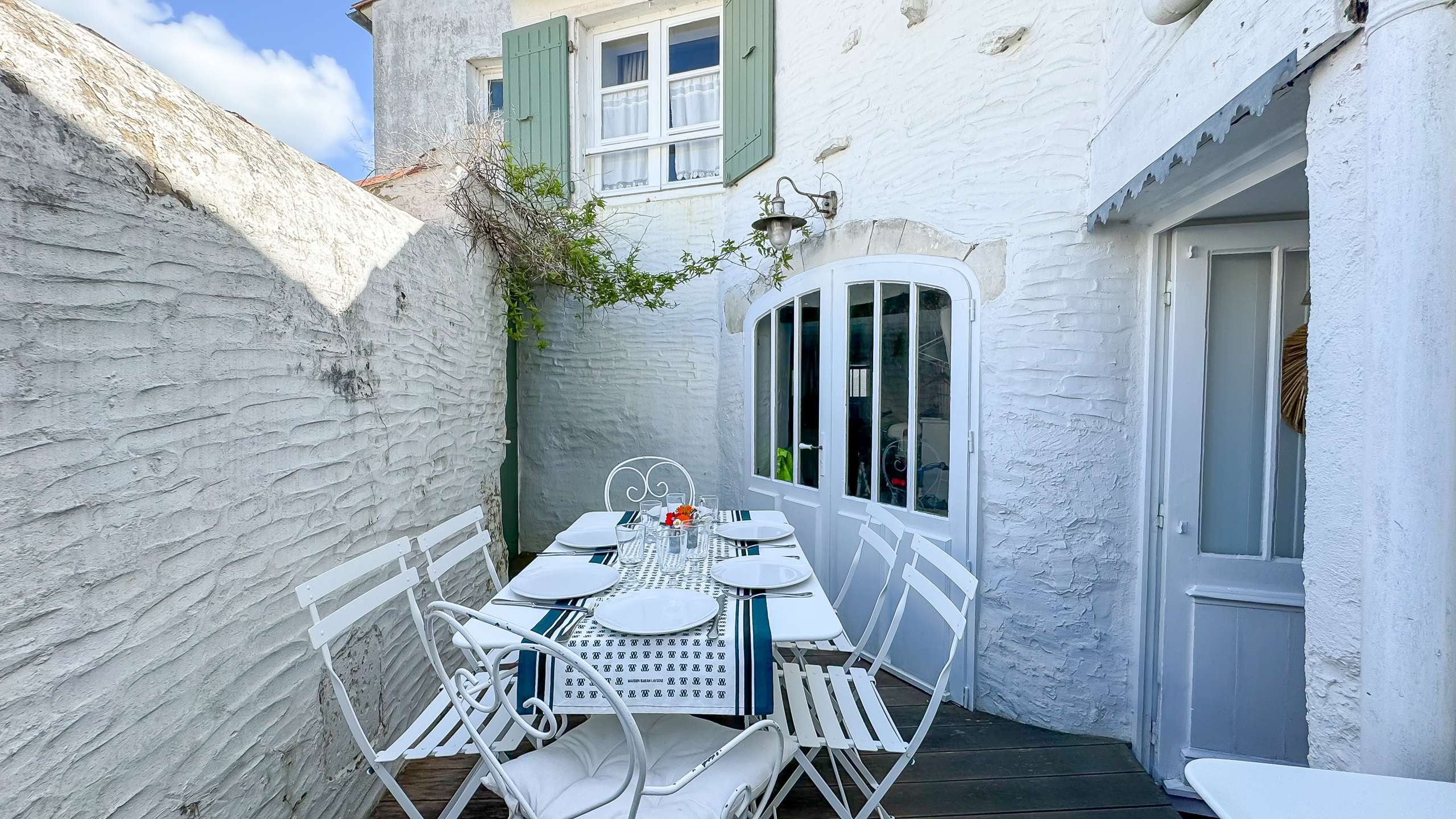 Photo 1 :  d'une maison située à La Couarde-sur-mer, île de Ré.