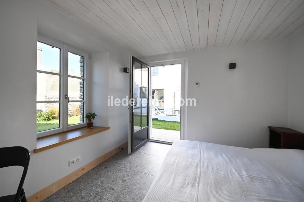 Photo 23 : CHAMBRE d'une maison située à Ars en Ré, île de Ré.