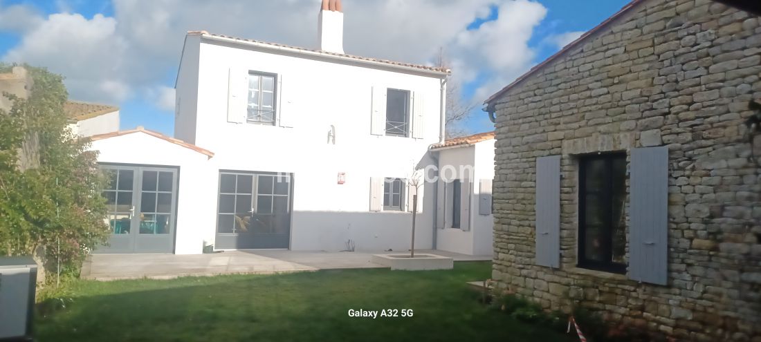 Photo 1 : EXTERIEUR d'une maison située à Ars en Ré, île de Ré.