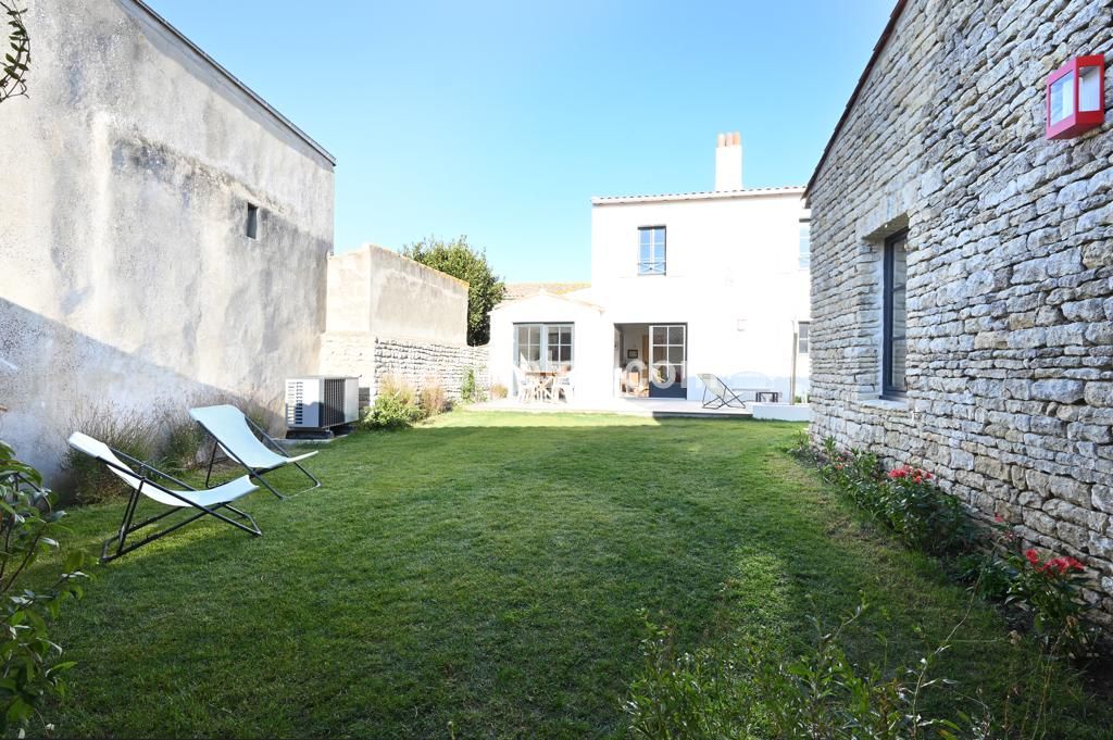 Photo 7 : EXTERIEUR d'une maison située à Ars en Ré, île de Ré.