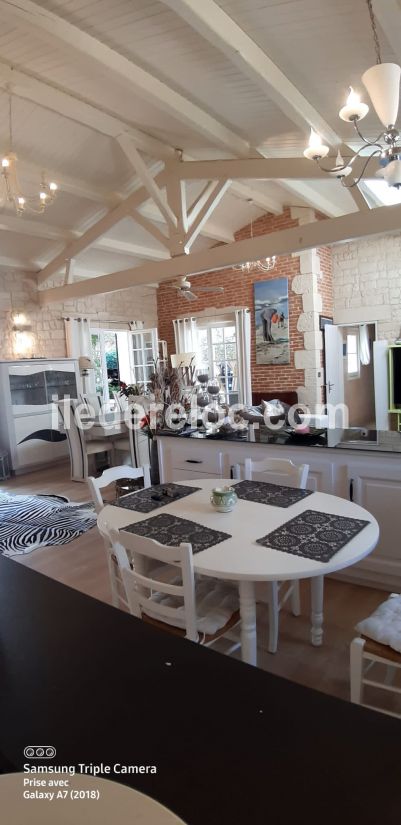 Photo 14 : SEJOUR d'une maison située à Sainte-Marie-de-Ré, île de Ré.
