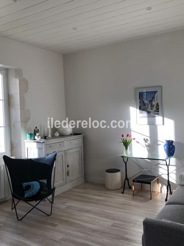 Photo 12 : SEJOUR d'une maison situ&eacute;e &agrave; La Flotte-en-R&eacute;, &icirc;le de R&eacute;.