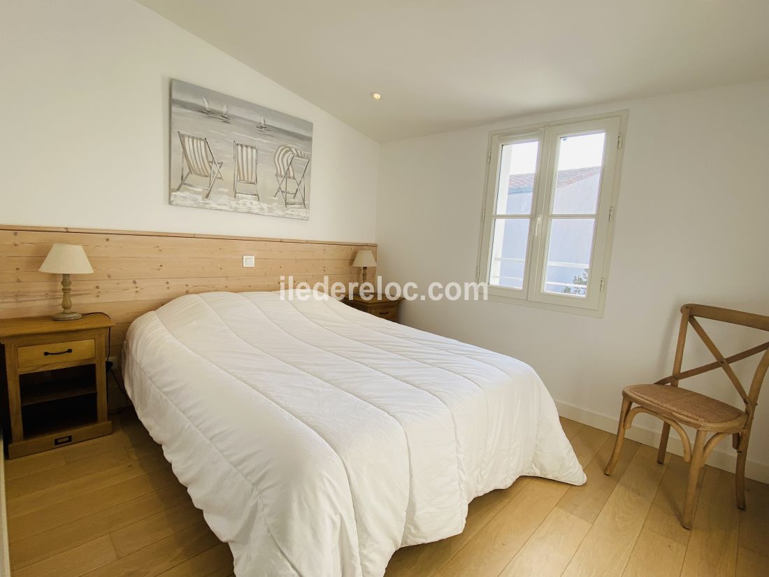 Photo 12 : CHAMBRE d'une maison située à La Couarde-sur-mer, île de Ré.