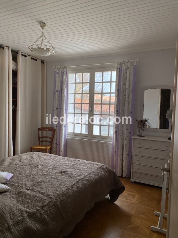 Photo 9 : CHAMBRE d'une maison située à Le Bois-Plage-en-Ré, île de Ré.
