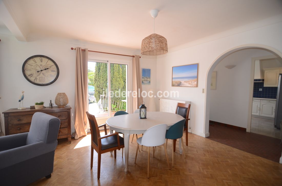 Photo 4 : SEJOUR d'une maison située à Le Bois-Plage-en-Ré, île de Ré.