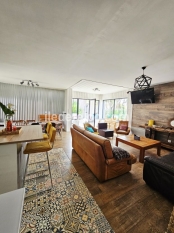 Ile de Ré:Maison 9 personnes la couarde, grand jardin, deck, proche de la plage