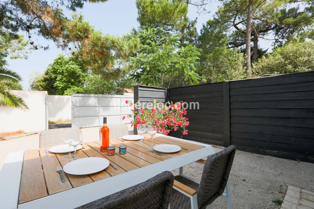 Photo 11 : JARDIN d'une maison située à Sainte-Marie-de-Ré, île de Ré.