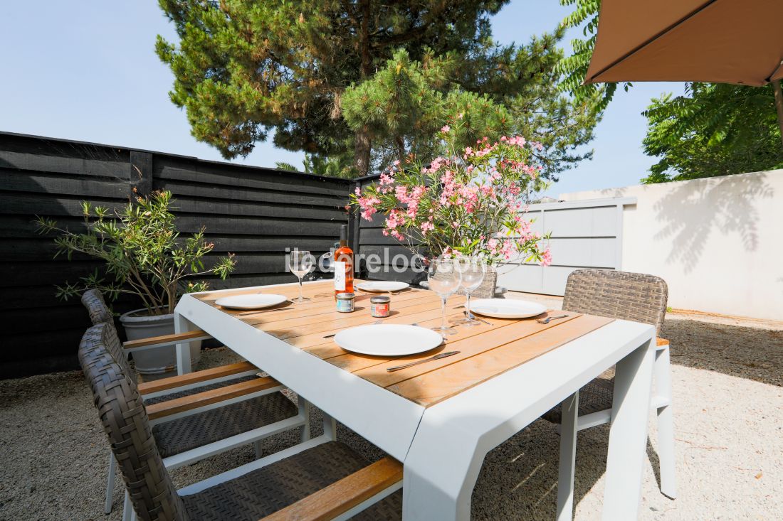 Photo 11 : TERRASSE d'une maison située à Sainte-Marie-de-Ré, île de Ré.