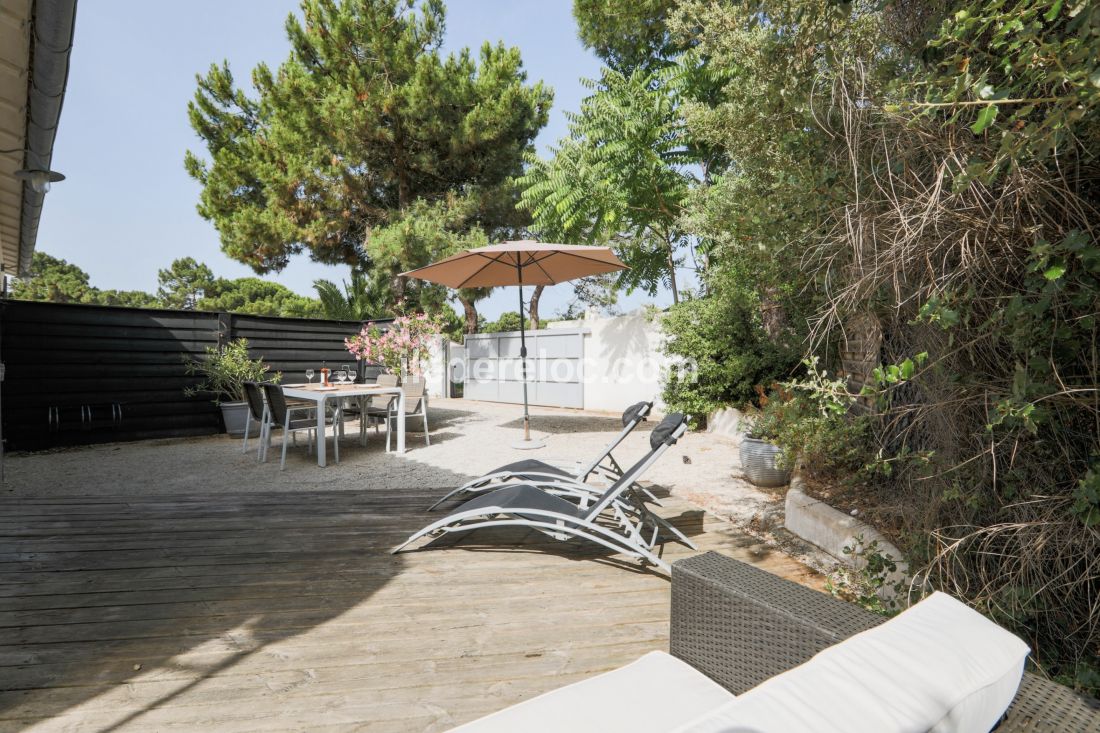 Photo 12 : TERRASSE d'une maison située à Sainte-Marie-de-Ré, île de Ré.