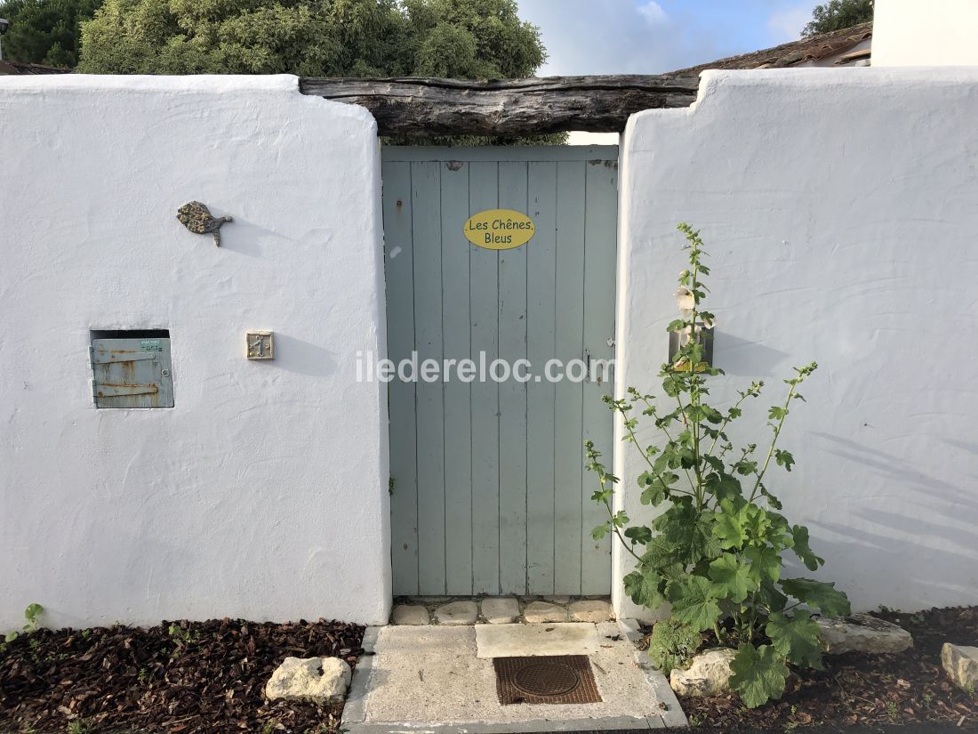 Photo 10 : EXTERIEUR d'une maison située à Sainte-Marie-de-Ré, île de Ré.