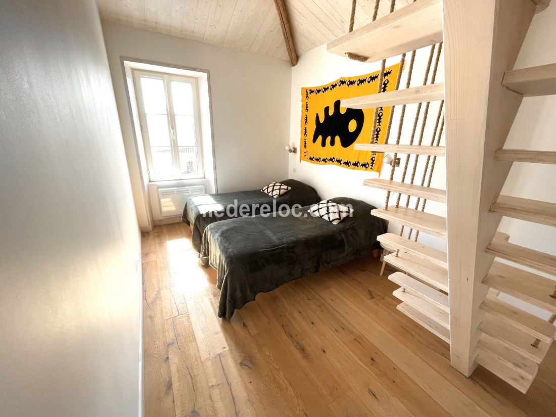 Photo 10 : CHAMBRE d'une maison située à Sainte-Marie-de-Ré, île de Ré.