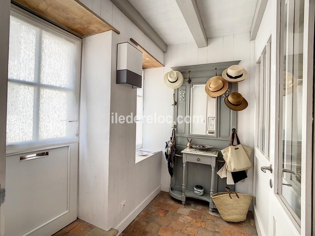 Photo 2 : ENTREE d'une maison située à La Couarde-sur-mer, île de Ré.