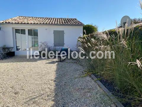 Photo 1 : EXTERIEUR d'une maison située à Le Bois-Plage-en-Ré, île de Ré.