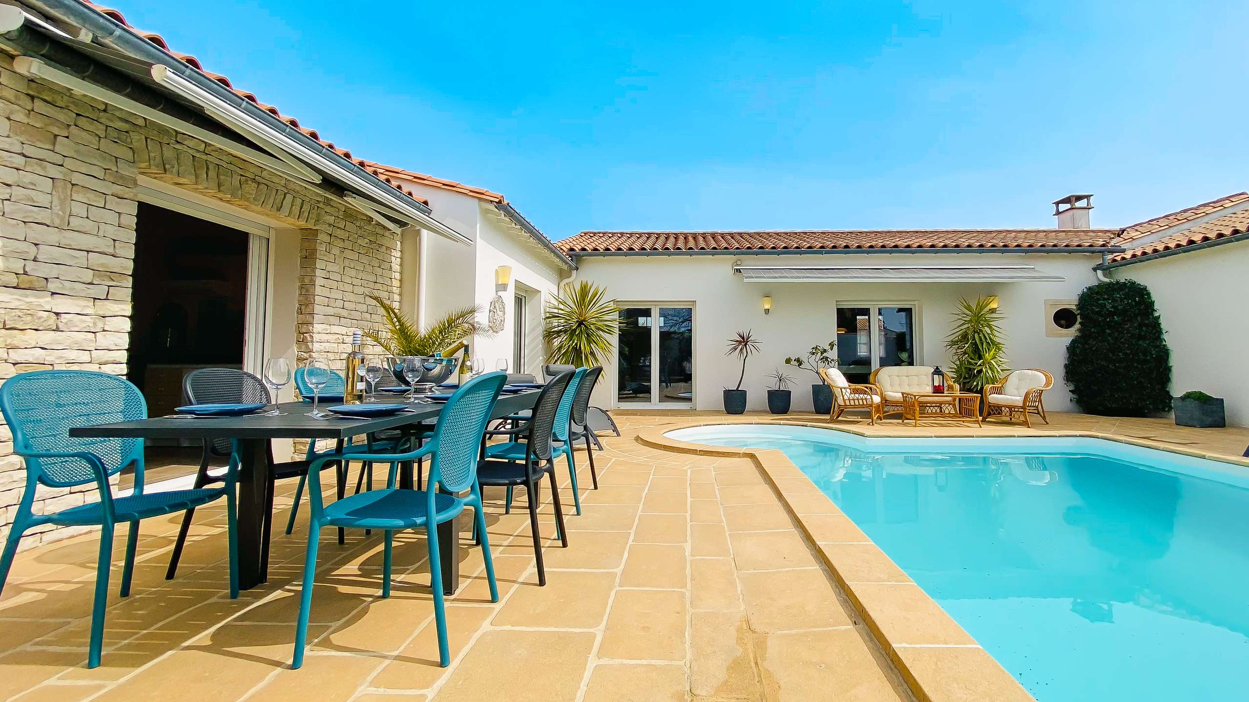 Photo 2 :  d'une maison située à Saint-Martin-de-Ré, île de Ré.