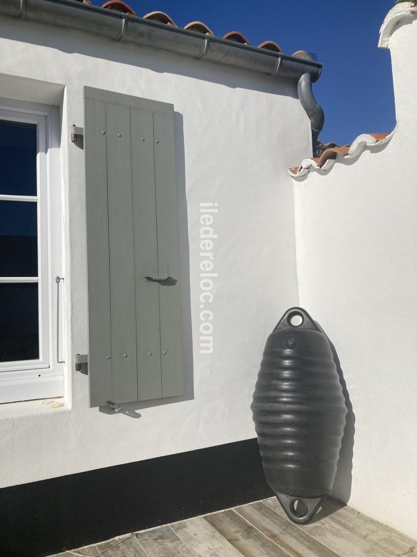 Photo 10 : TERRASSE d'une maison située à Saint-Martin-de-Ré, île de Ré.