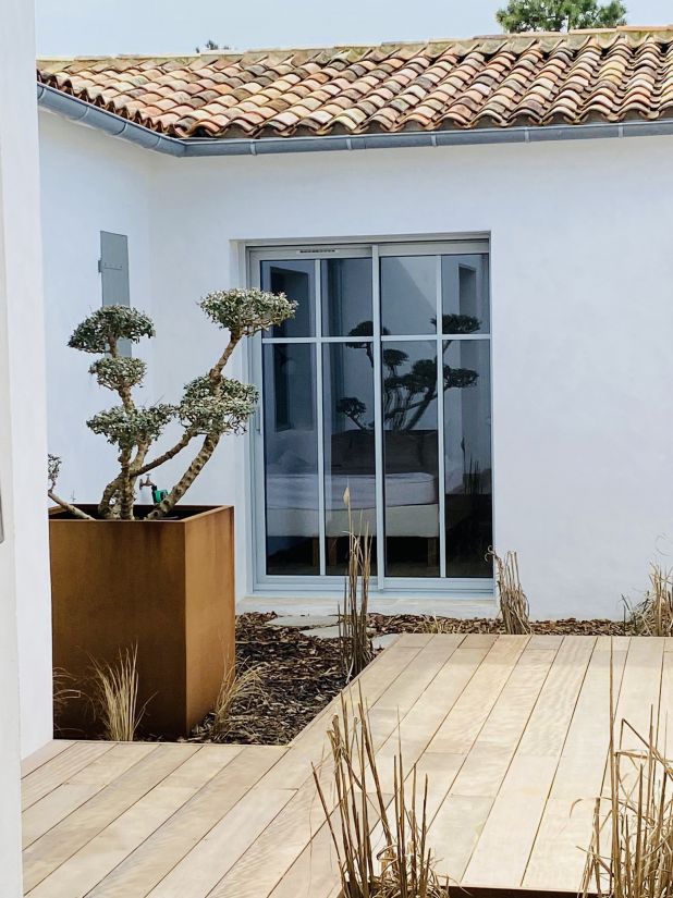 Photo 5 : PATIO d'une maison située à Le Bois-Plage-en-Ré, île de Ré.