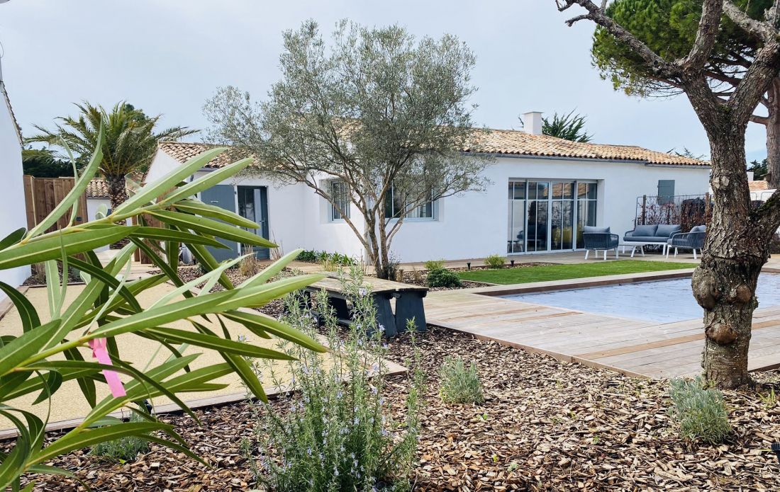 Photo 1 : JARDIN d'une maison située à Le Bois-Plage-en-Ré, île de Ré.