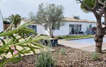 Ile de Ré:Villa oca - climatisée, 200 m de l'océan, au calme, avec piscine chauffée