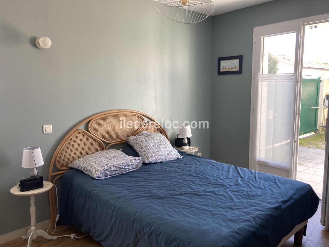 Photo 11 : CHAMBRE d'une maison située à La Couarde-sur-mer, île de Ré.